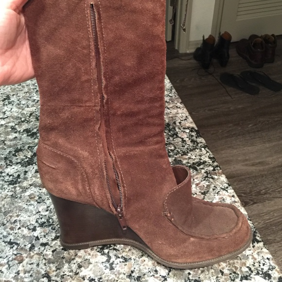 Very unique wedge boot - Picture 2 of 4