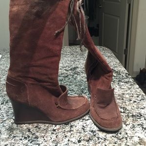 Very unique wedge boot