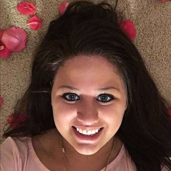 Meet your Posher, Anna - Picture 2 of 4