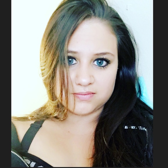 Meet your Posher, Anna - Picture 3 of 4