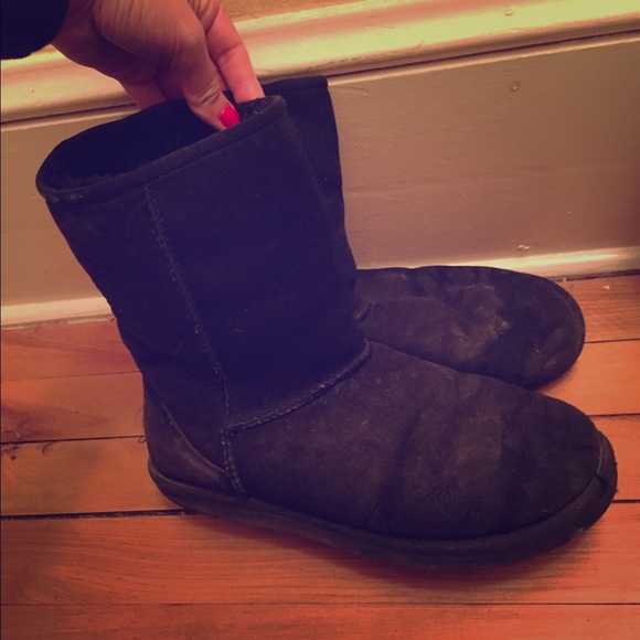 Black short Uggs