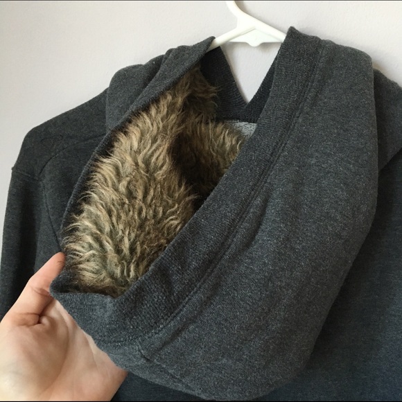 Feather Design Roxy Sweatshirt - Picture 2 of 4