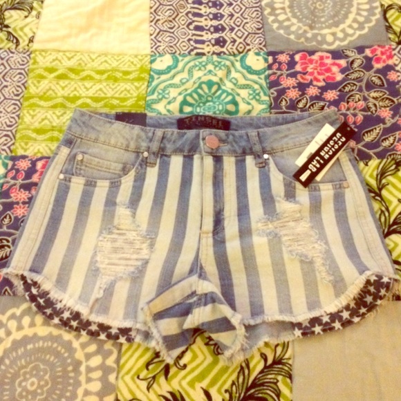 Tinsel star spangled shorts! Size 27
