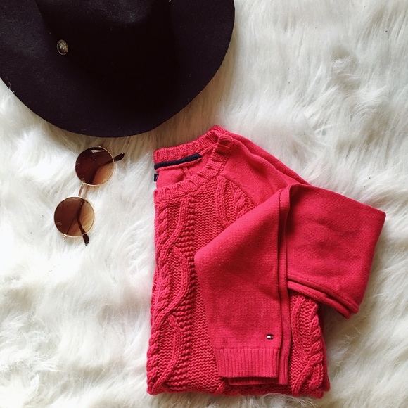 Tommy Hilfiger Sweaters - Tommy Hilfiger Sweater