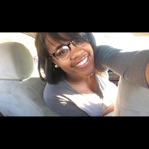 Meet your Posher, Desiree