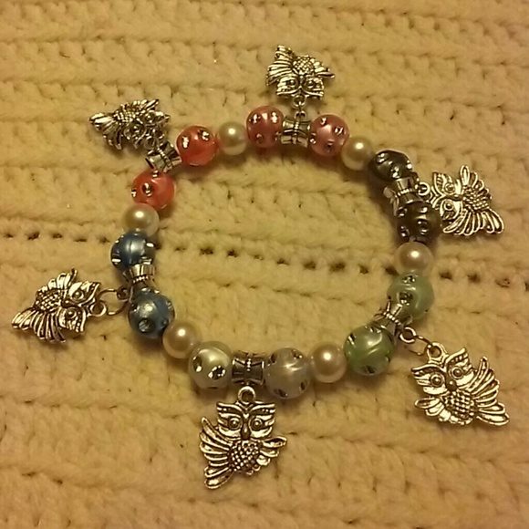 Multi color stretch bracelet with owl charms - Picture 1 of 1
