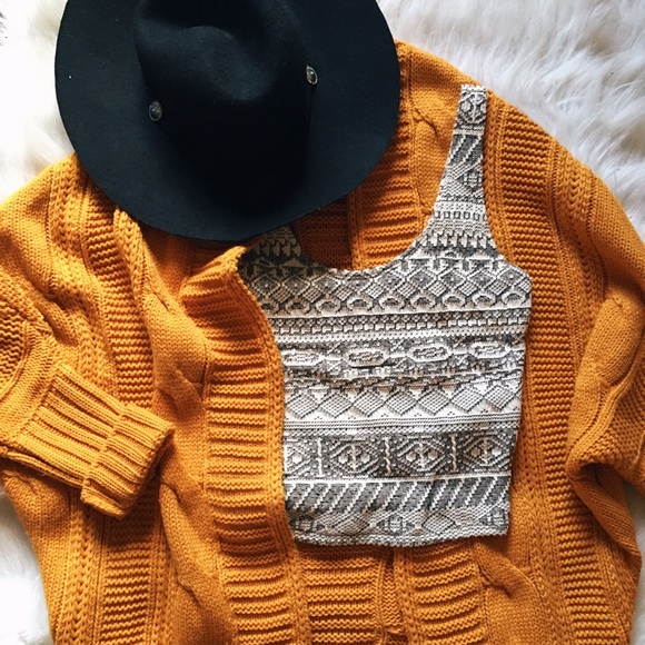 Hollister Tops - Cropped Tank Top