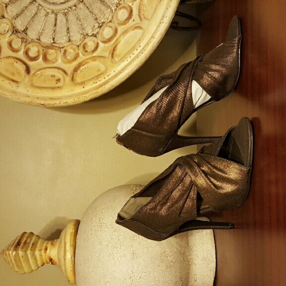 Via Neroli Dress Heels