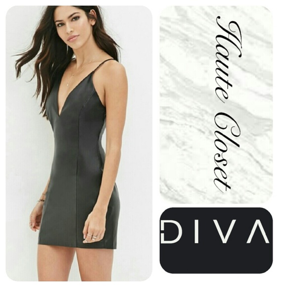 Dresses & Skirts - V Neck Dress