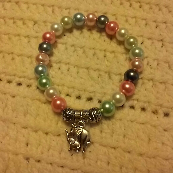 Multi color bead bracelet with elephant charm - Picture 1 of 1