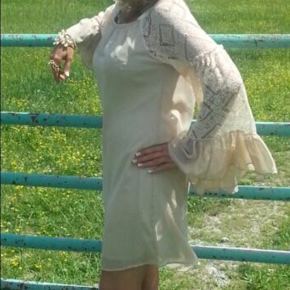 White tunic with belle sleeves from boutique