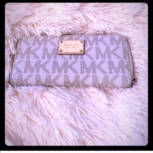 FINAL PRICE Michael Kors jetset wallet