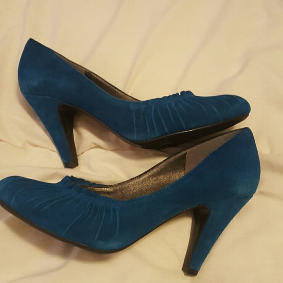 Jessica Simpson "Kally" Teal Suede Pump - Picture 2 of 5