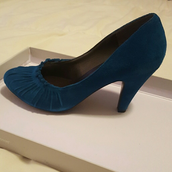 Jessica Simpson "Kally" Teal Suede Pump - Picture 4 of 5