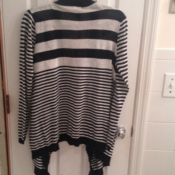 Lightweight Black and White Striped Sweater - Picture 2 of 2
