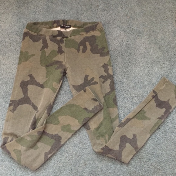 Brandy Melville camo print leggings