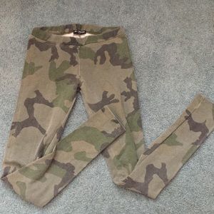 Brandy Melville camo print leggings