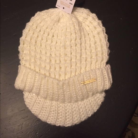 💯 Authentic MK Creme Knit Hat NWT