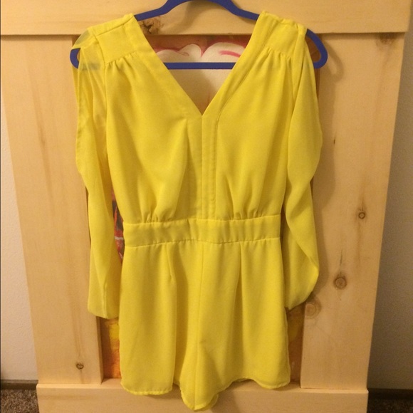 Yellow flowy romper!