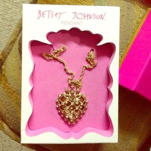 Betsey Johnson heart necklace brand new inbox cute