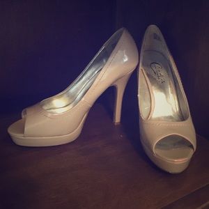 Candie's nude peep toe pumps