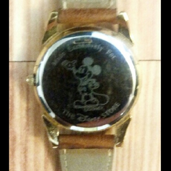 *RARE* Walt Disney Winnie the Pooh Watch main image 4