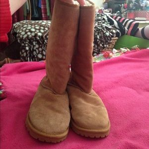 Ugg style boots