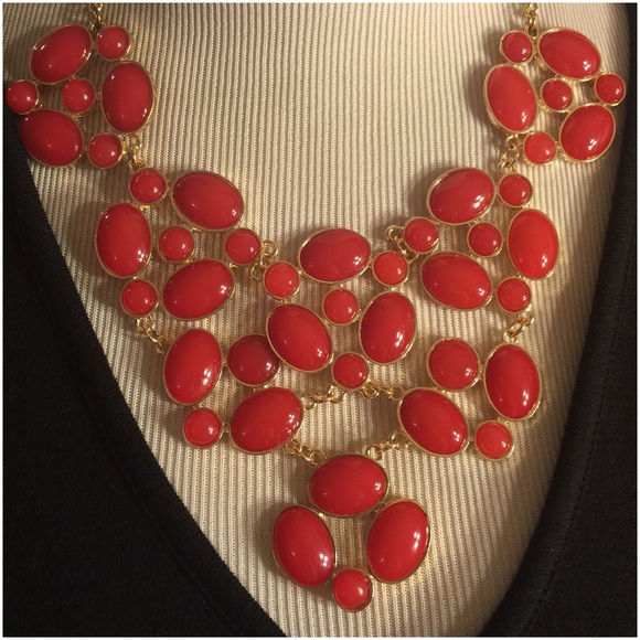 LARGE CHUNKY RED-ORANGE COSTUME NECKLACE - Picture 2 of 4