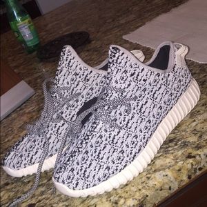 Yeezy Turtle Doves- Mens- 9.5 Womans- 11