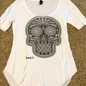 Like new obey top