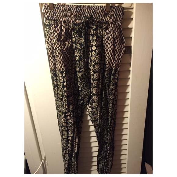 Urban outfitters black n white loosefitting pants