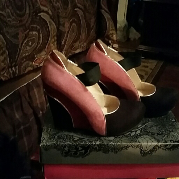 Multicolor Pink Maroon and Black Gold