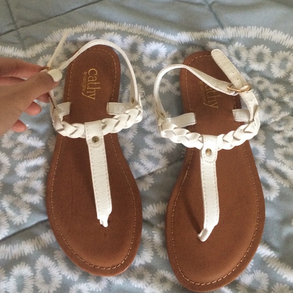‼️ SOLD ‼️cathy jean white braided thong sandals