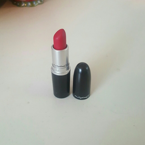 Mac lipstick in Ruby Woo