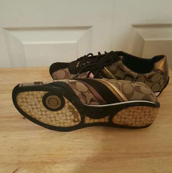 Shoes - Picture 3 of 4