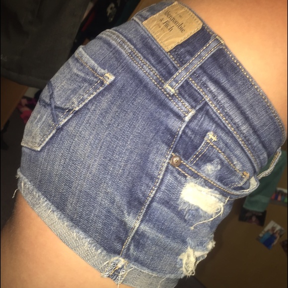 Abercrombie & Fitch Shorty Shorts - Picture 2 of 3