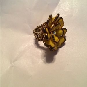 Big yellow flowered ring