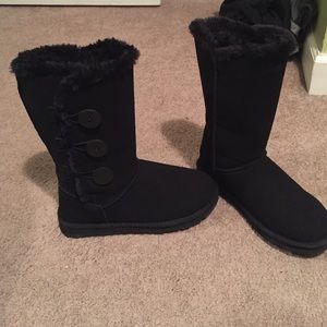 NEW WITHOUT BOX UGG BOOTS SIZE 8