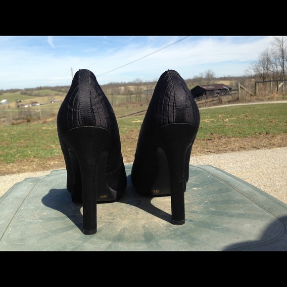 Black Jessica Simpson Heels - Picture 3 of 3