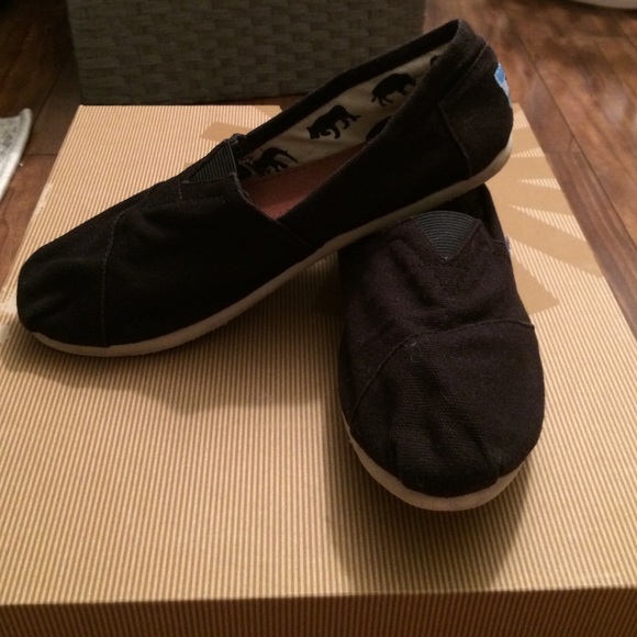 TOMS Size 8