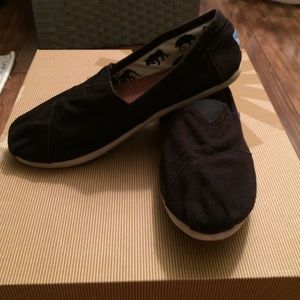 TOMS Size 8