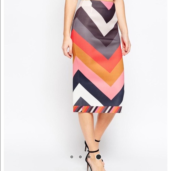 LOOKING FOR THIS SKIRT