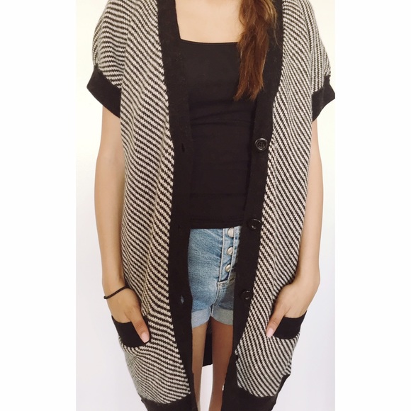 🎉🌾NWT very soft striped cardi
