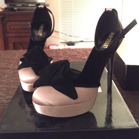 Satin pump