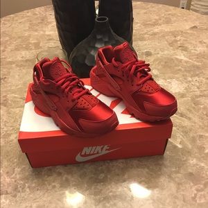 women's nike red nike huaraches