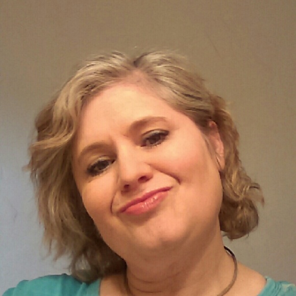 Meet your Posher, Beth - Picture 2 of 8