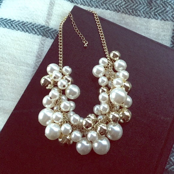 Pearl and Gold pearl classy and fun necklace