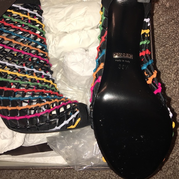 Brand New AUTHENTIC Gucci Shoes - Picture 2 of 4