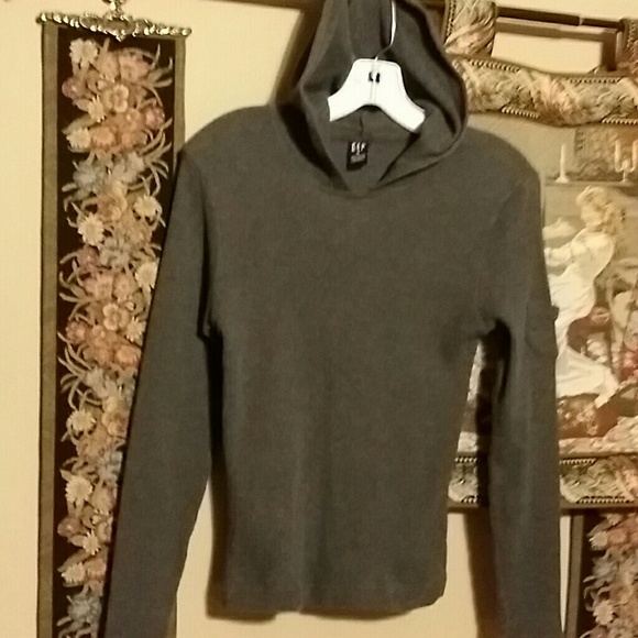 HOODED  SWEATSHIRT
