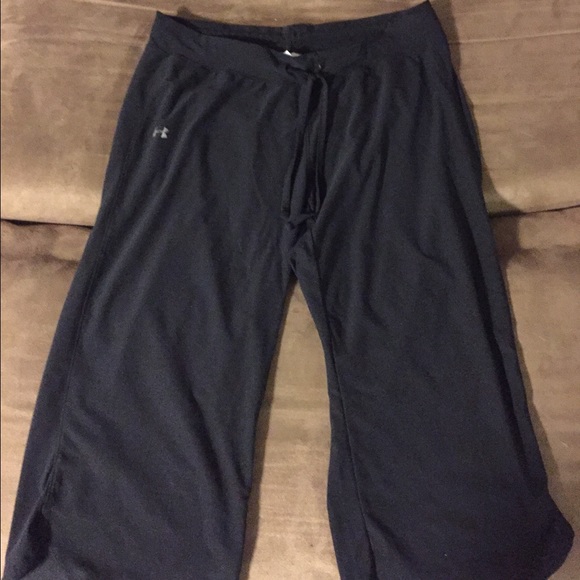 Black under armour capris